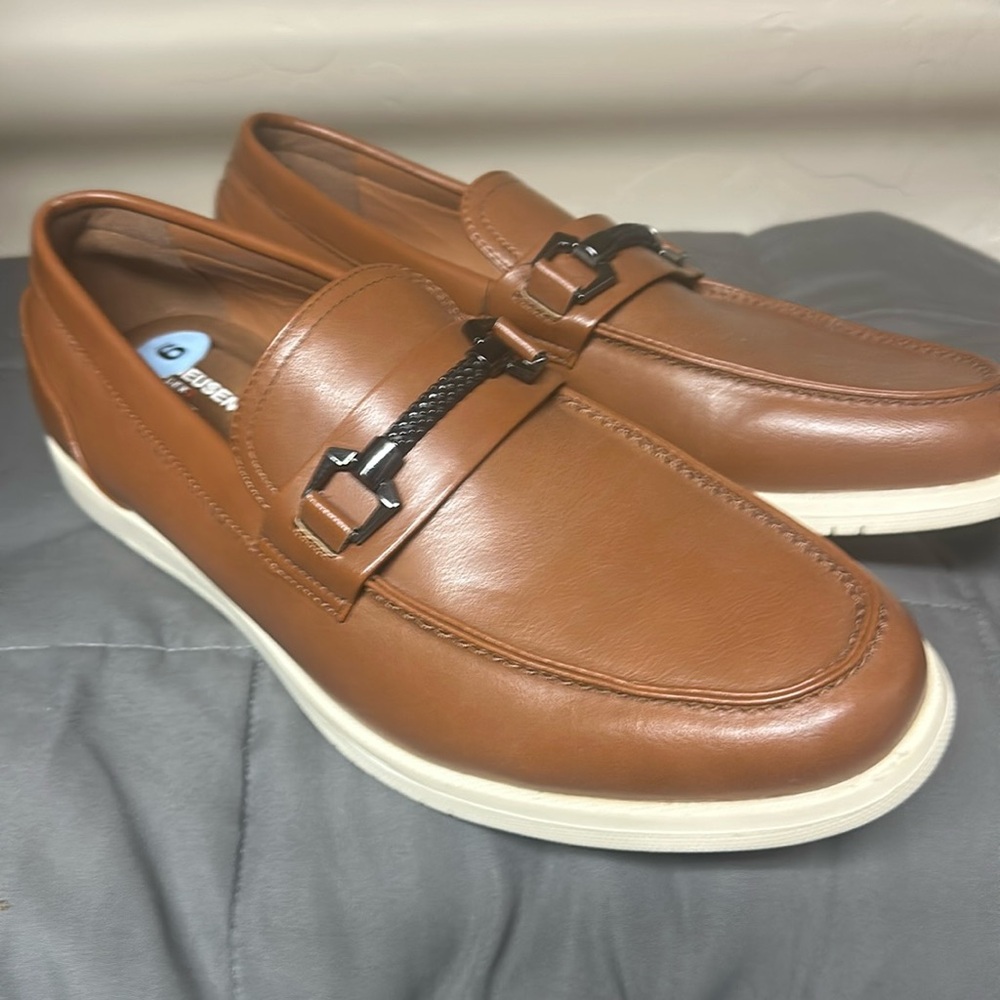 Van Heusen loafers. Memory foam. New 9 Carmel brown for the summer